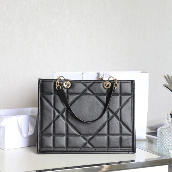 MEDIUM TOTE BOOK 26 BAG IN BLACK CALFSKIN