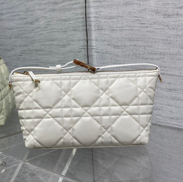 TRAVEL NOMAD POUCH 22 IN WHITE MACROCANNAGE LAMBSKIN GOLD HARDWARE