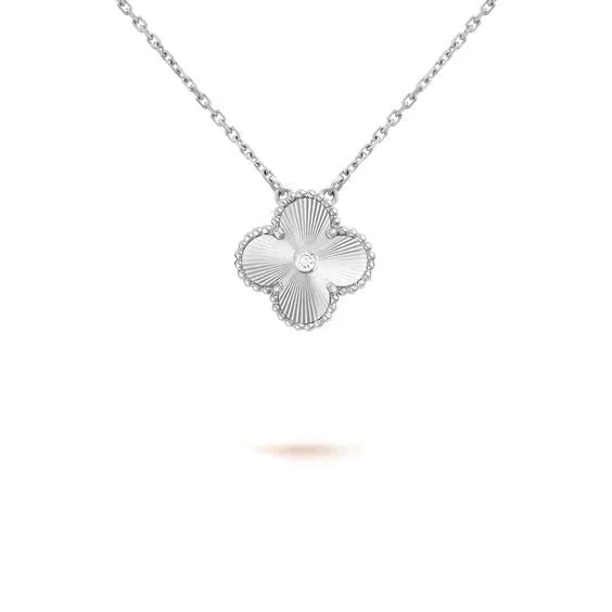 ˇFashion StreetˇCLOVER  15MM DIAMOND LASER NECKLACE SILVER